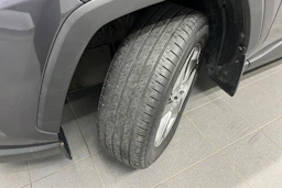 harmaa Toyota RAV4 2020 kuva 10.