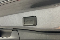 harmaa Toyota RAV4 2020 kuva 13.