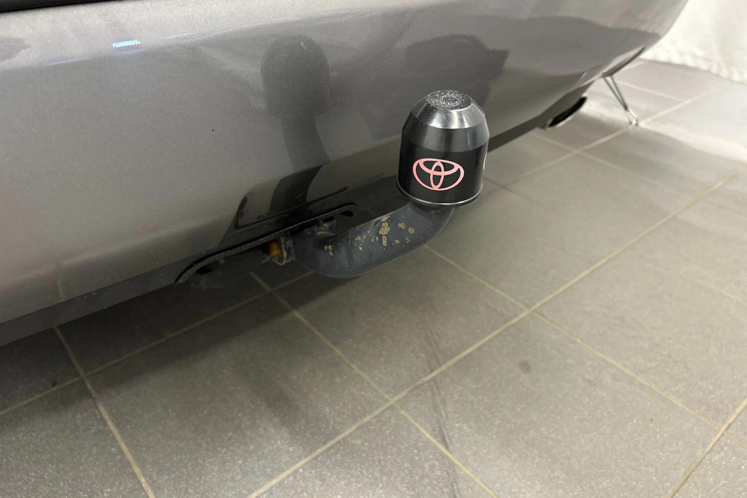 harmaa Toyota RAV4 2020 kuva 14.