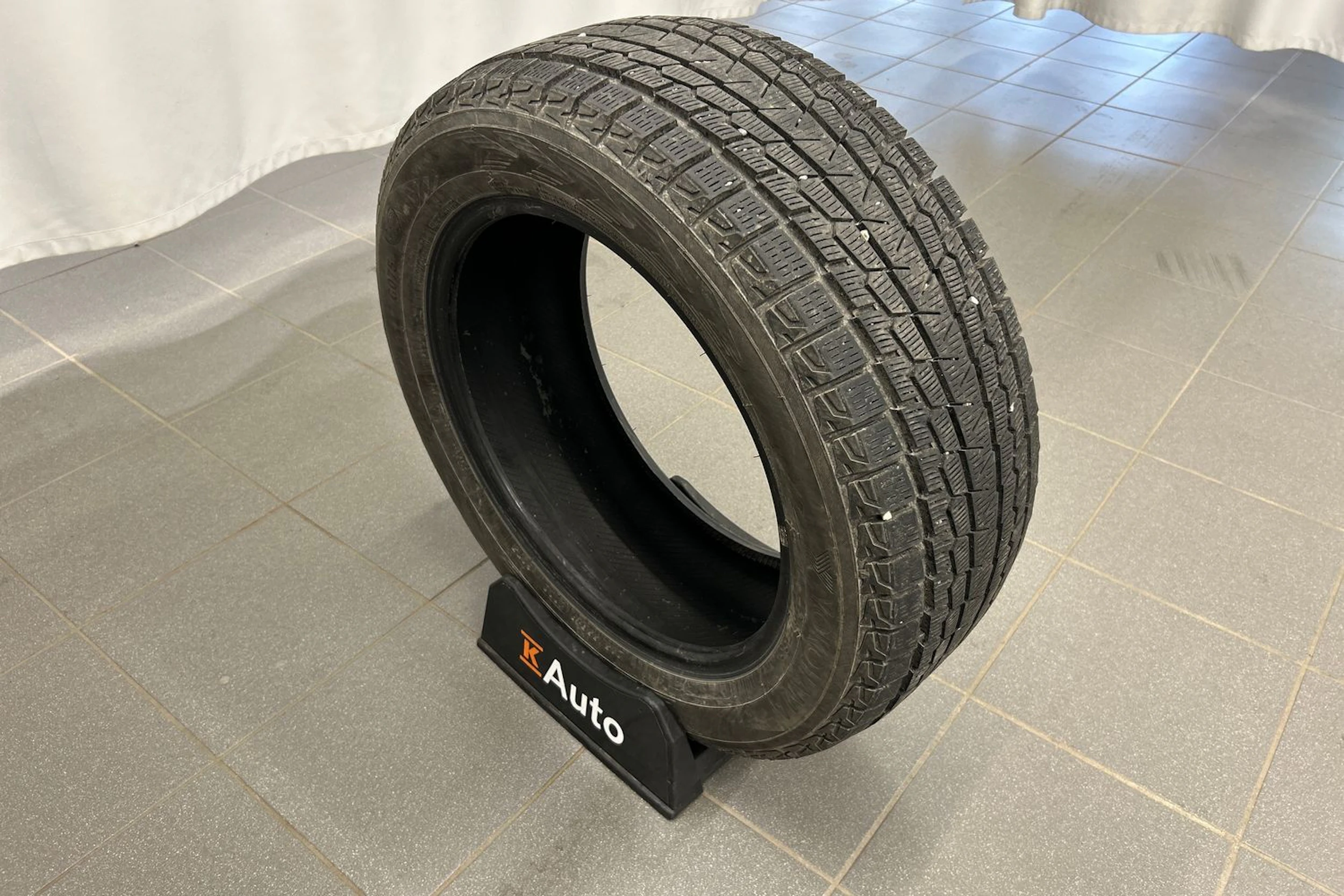 harmaa Toyota RAV4 2020 kuva 15.