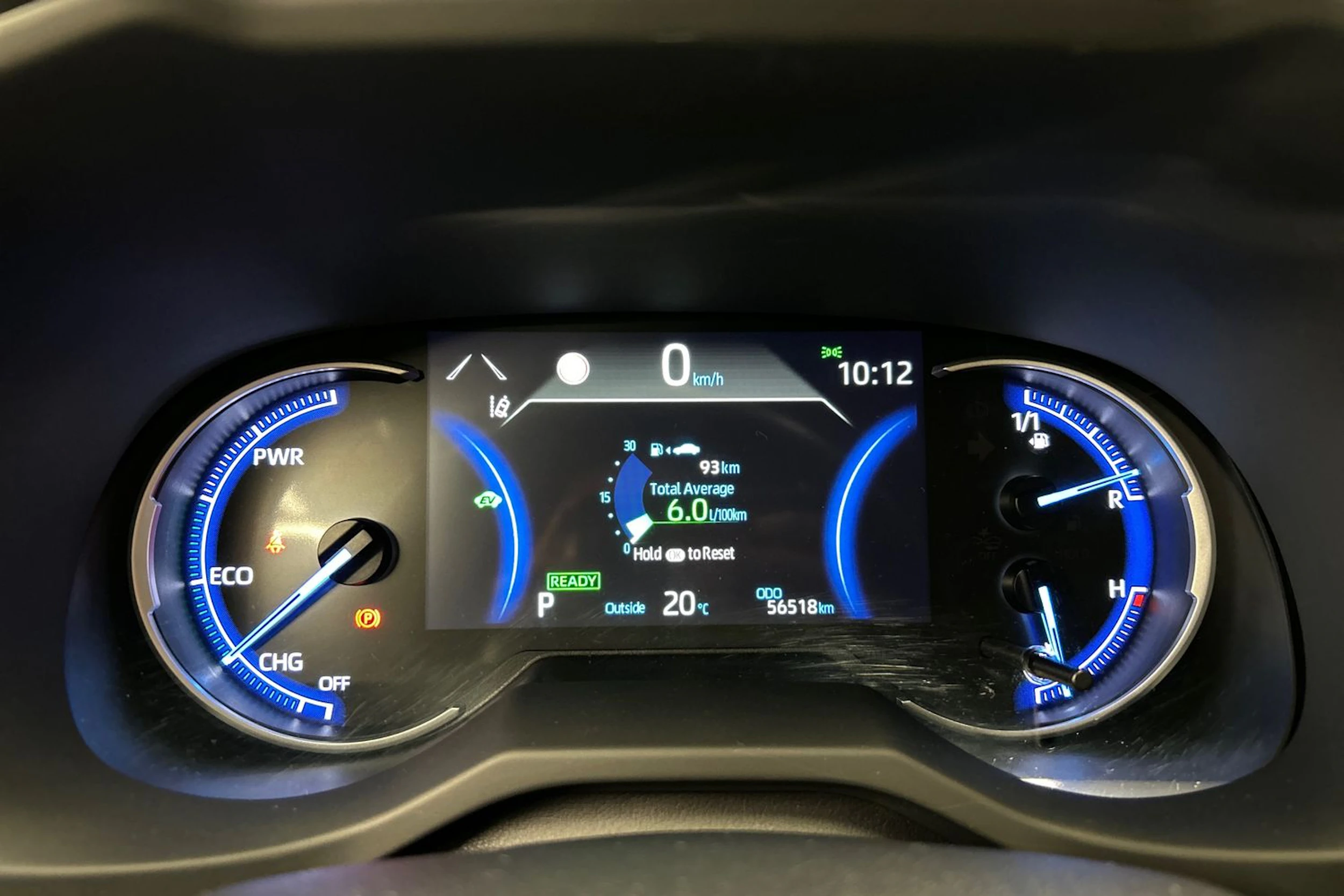 harmaa Toyota RAV4 2020 kuva 17.