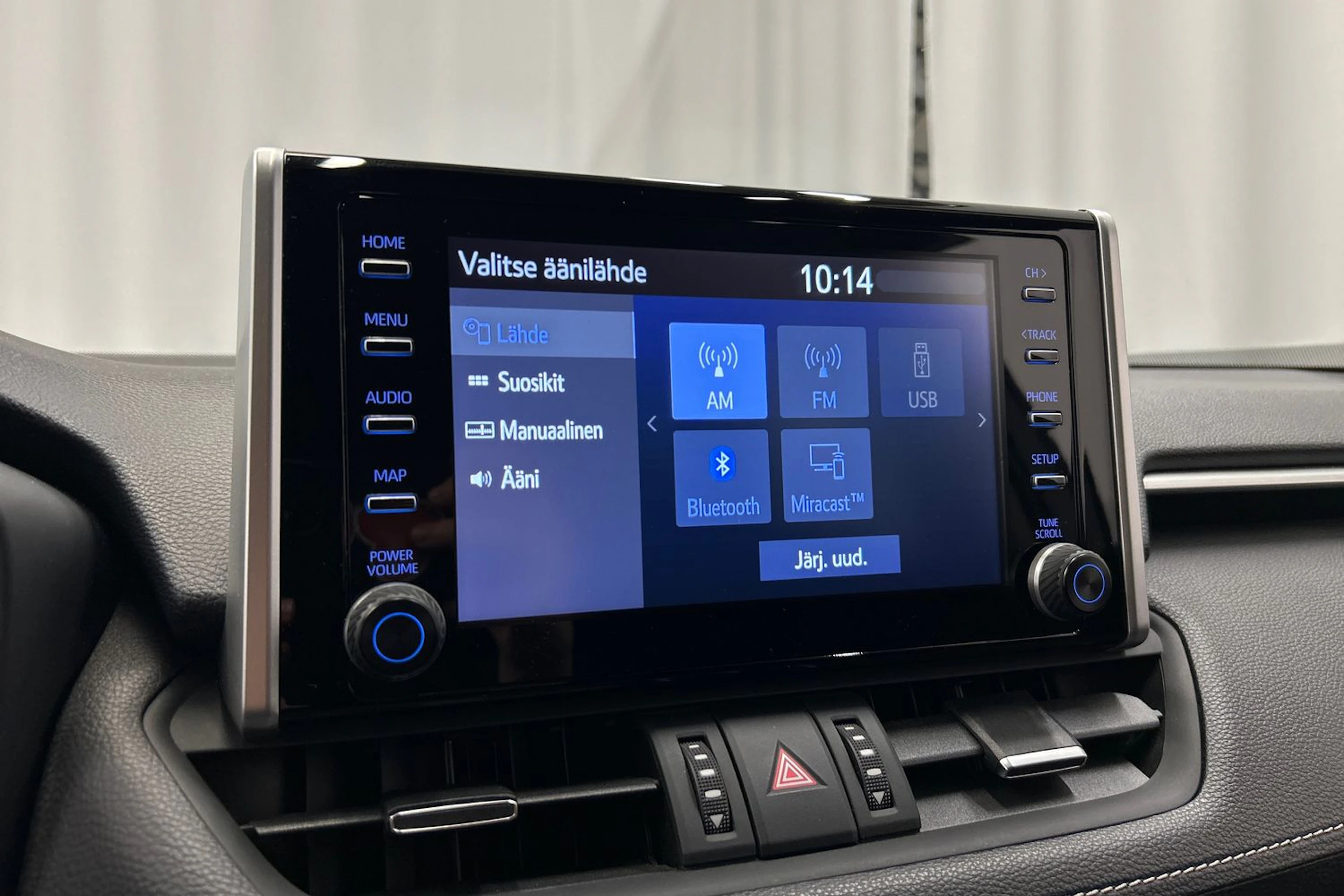 harmaa Toyota RAV4 2020 kuva 22.