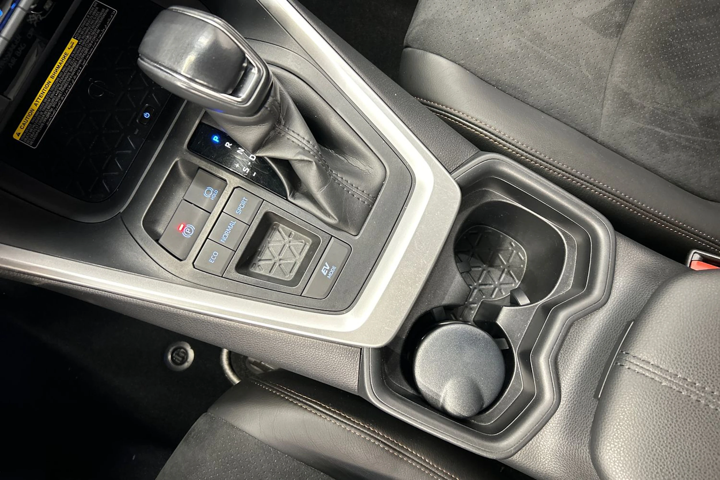 harmaa Toyota RAV4 2020 kuva 25.