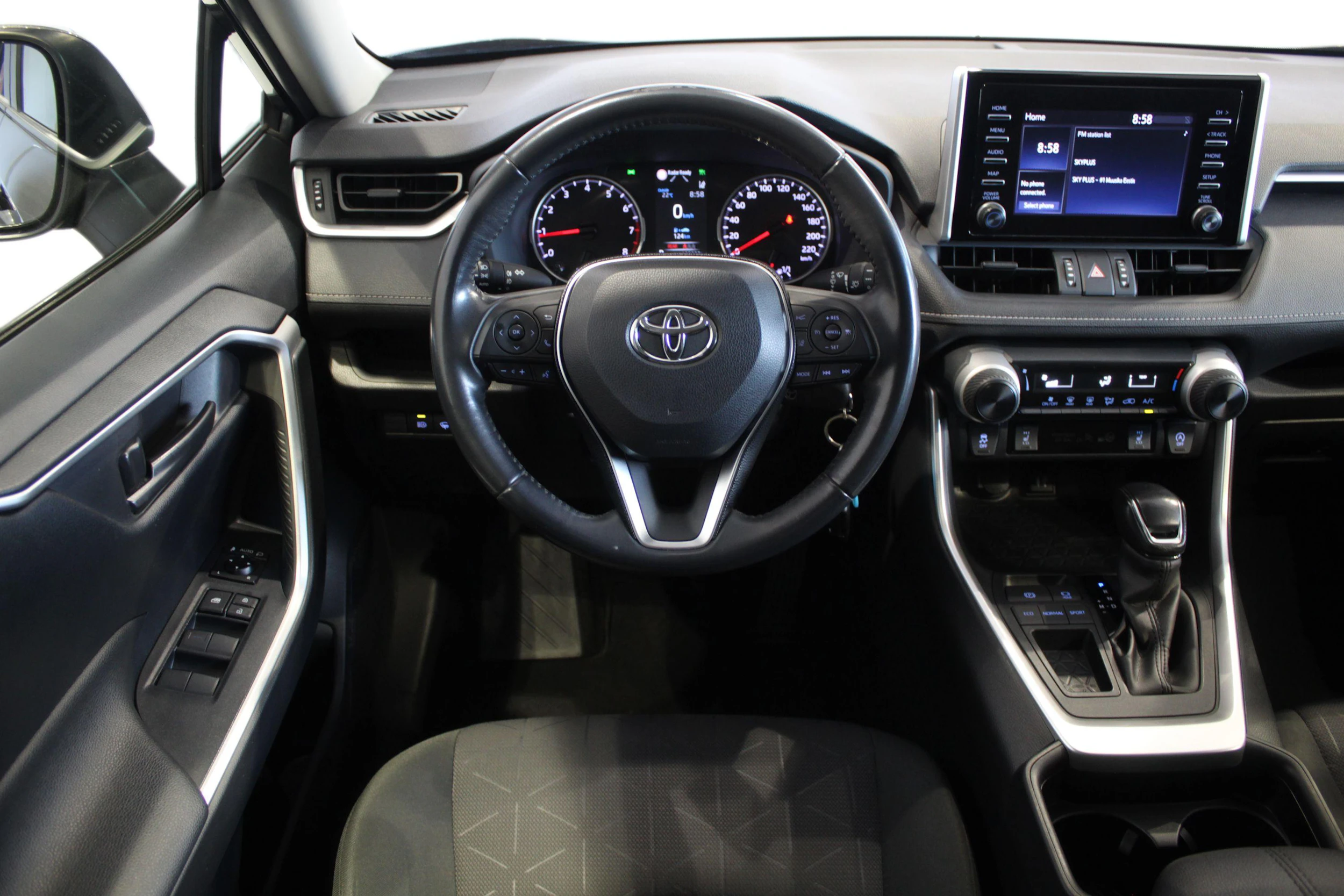 harmaa Toyota RAV4 2020 kuva 7.