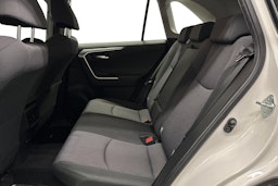 valkoinen Toyota RAV4 2020 kuva 10.