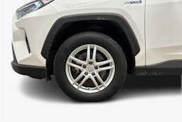 valkoinen Toyota RAV4 2020 kuva 11.