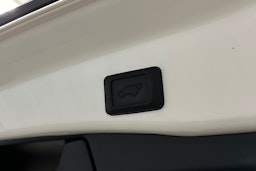 valkoinen Toyota RAV4 2020 kuva 15.