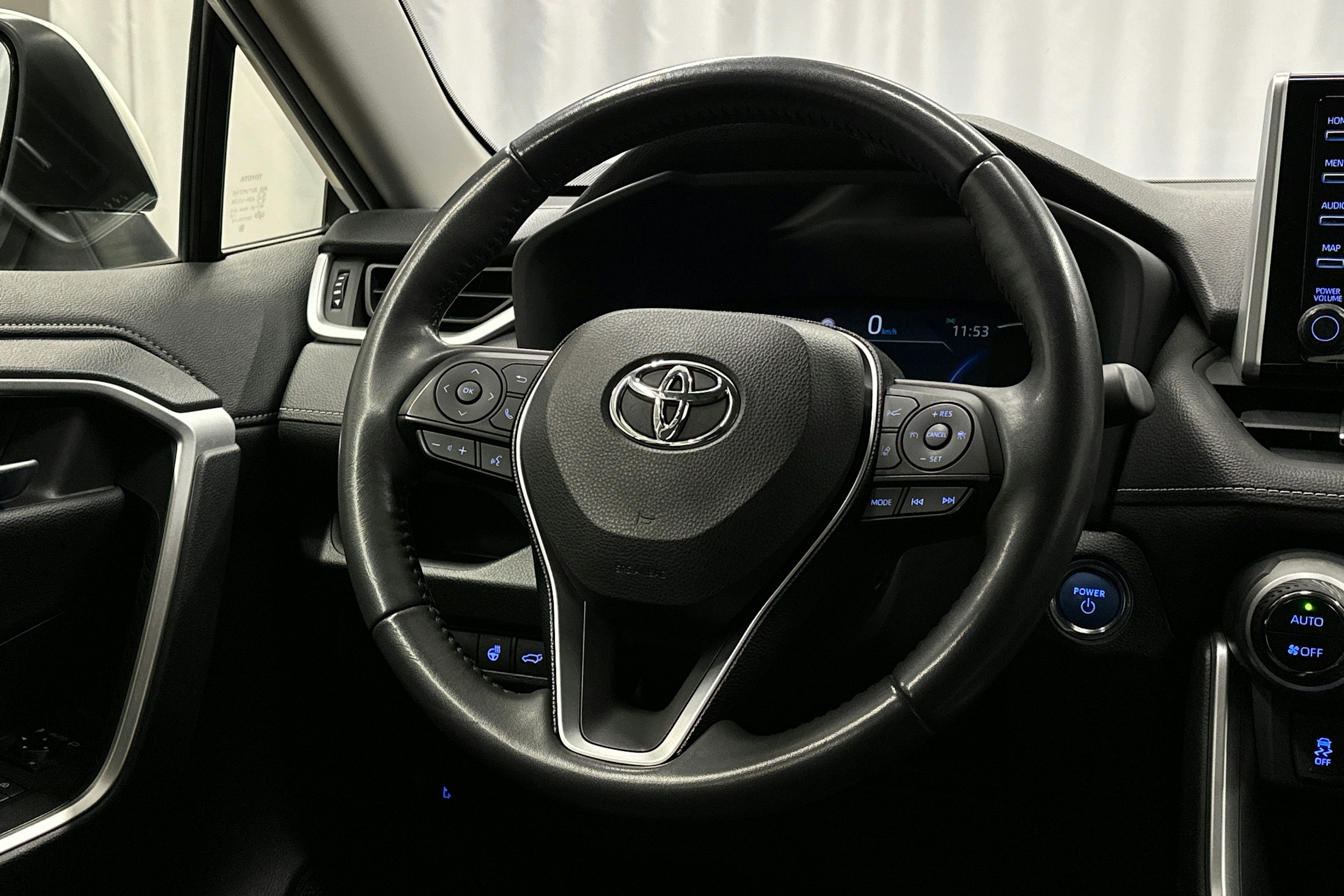 valkoinen Toyota RAV4 2020 kuva 16.