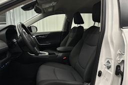 valkoinen Toyota RAV4 2020 kuva 18.