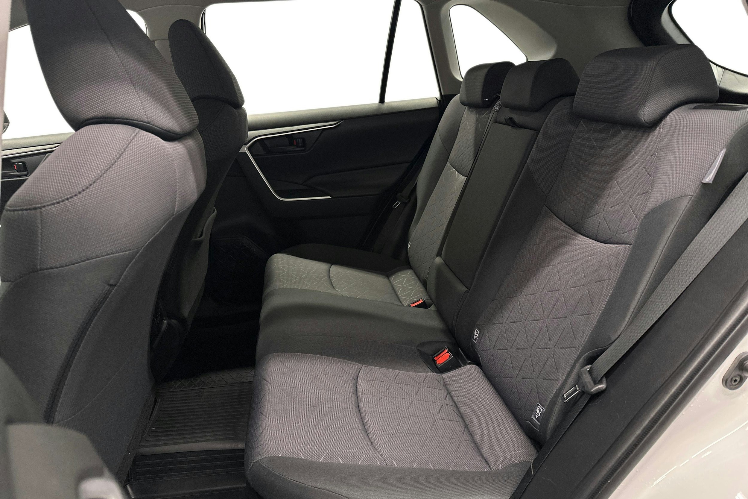 valkoinen Toyota RAV4 2020 kuva 10.