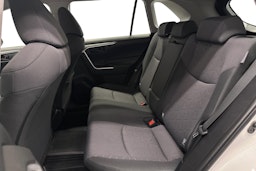 valkoinen Toyota RAV4 2020 kuva 10.