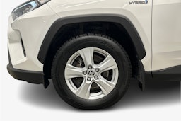 valkoinen Toyota RAV4 2020 kuva 11.