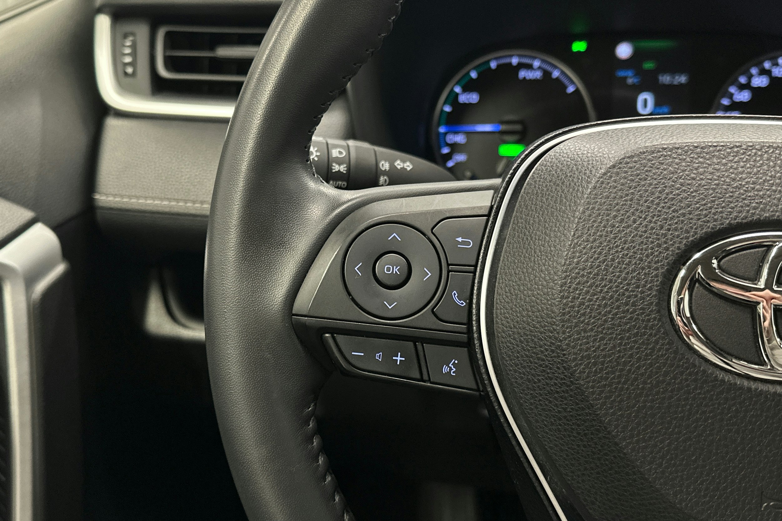 valkoinen Toyota RAV4 2020 kuva 16.