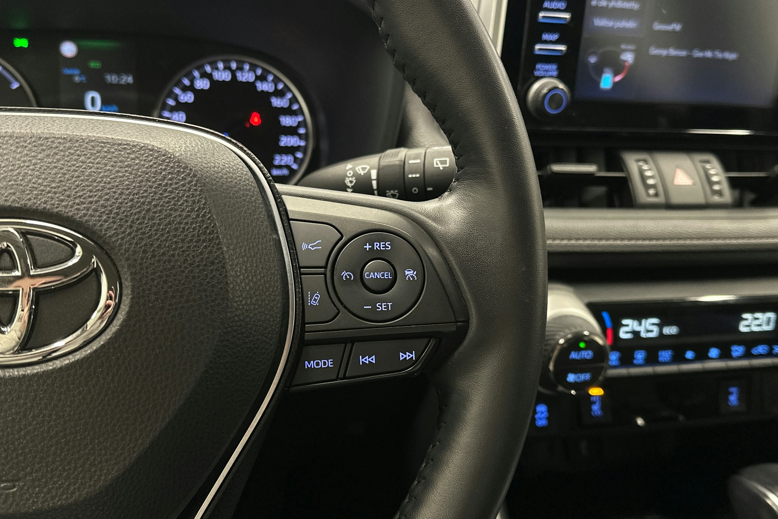 valkoinen Toyota RAV4 2020 kuva 17.