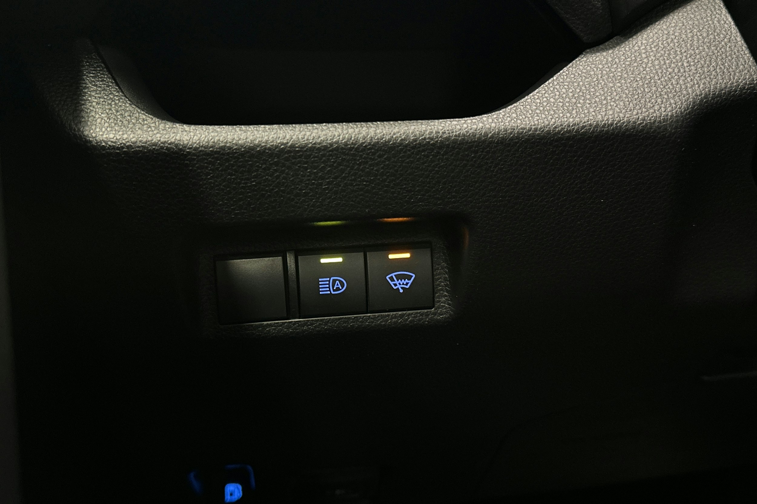 valkoinen Toyota RAV4 2020 kuva 18.