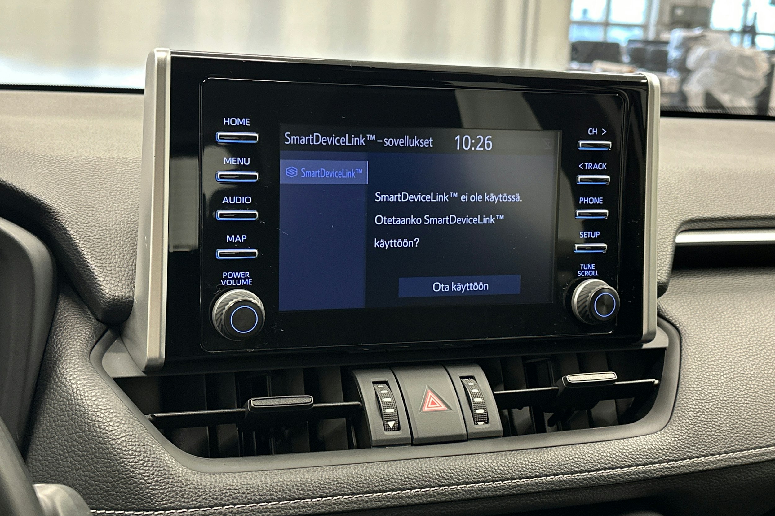 valkoinen Toyota RAV4 2020 kuva 21.