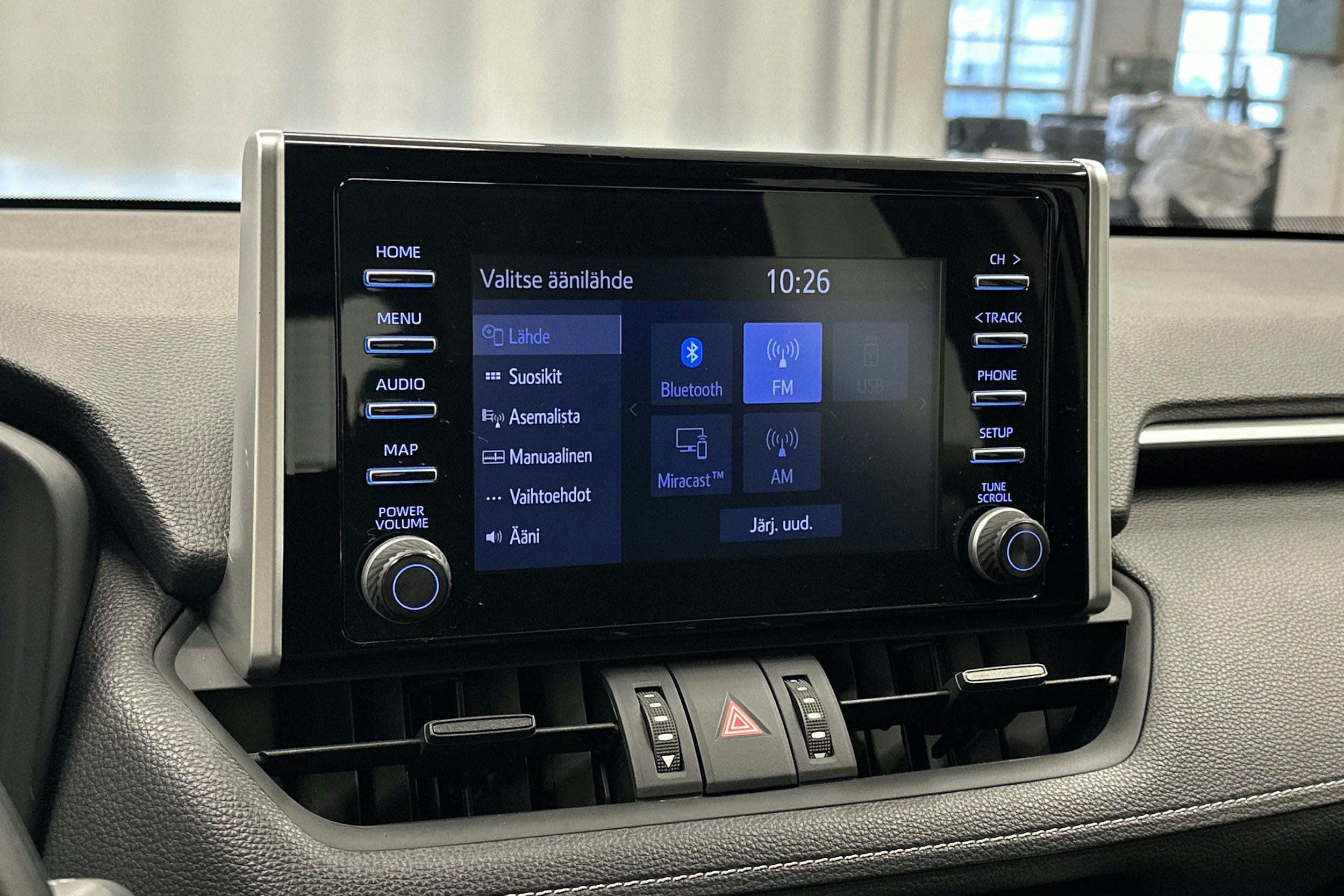 valkoinen Toyota RAV4 2020 kuva 22.