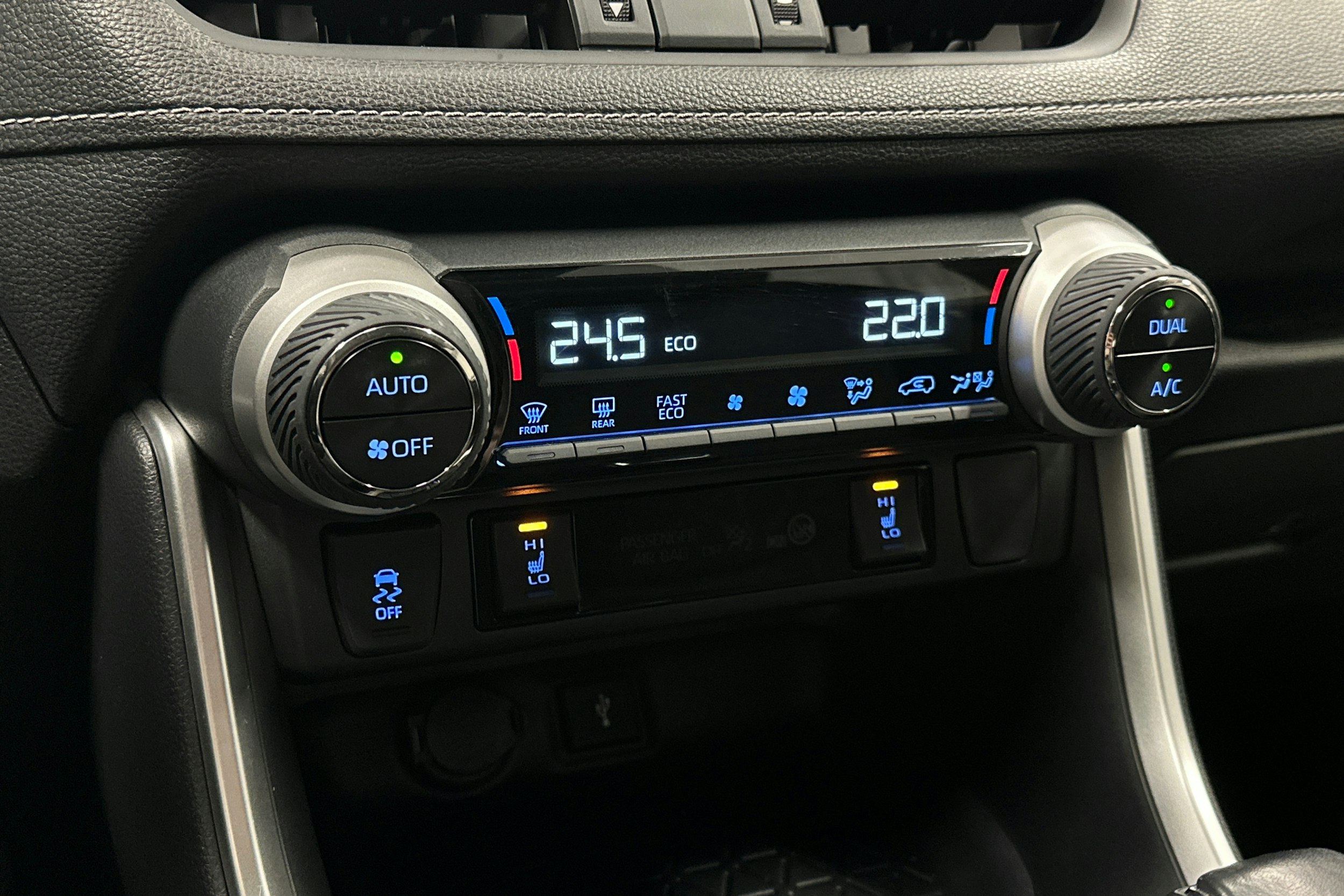 valkoinen Toyota RAV4 2020 kuva 25.