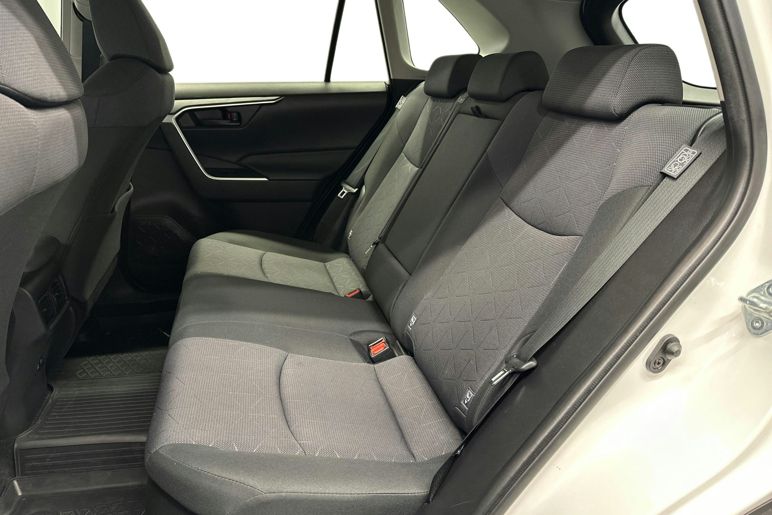 valkoinen Toyota RAV4 2020 kuva 10.