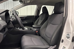 valkoinen Toyota RAV4 2020 kuva 15.