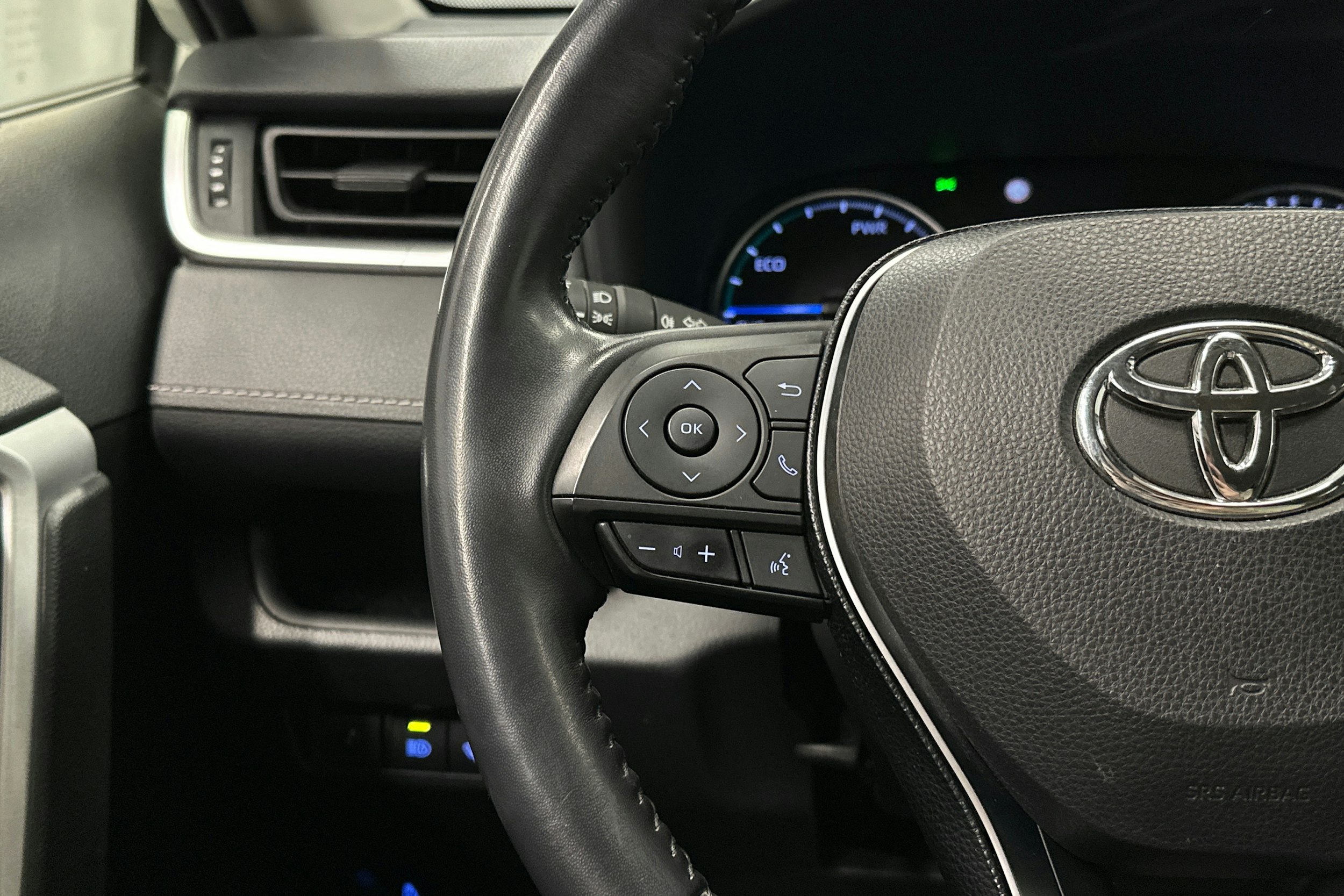 valkoinen Toyota RAV4 2020 kuva 17.