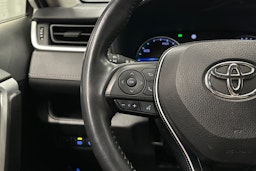 valkoinen Toyota RAV4 2020 kuva 17.