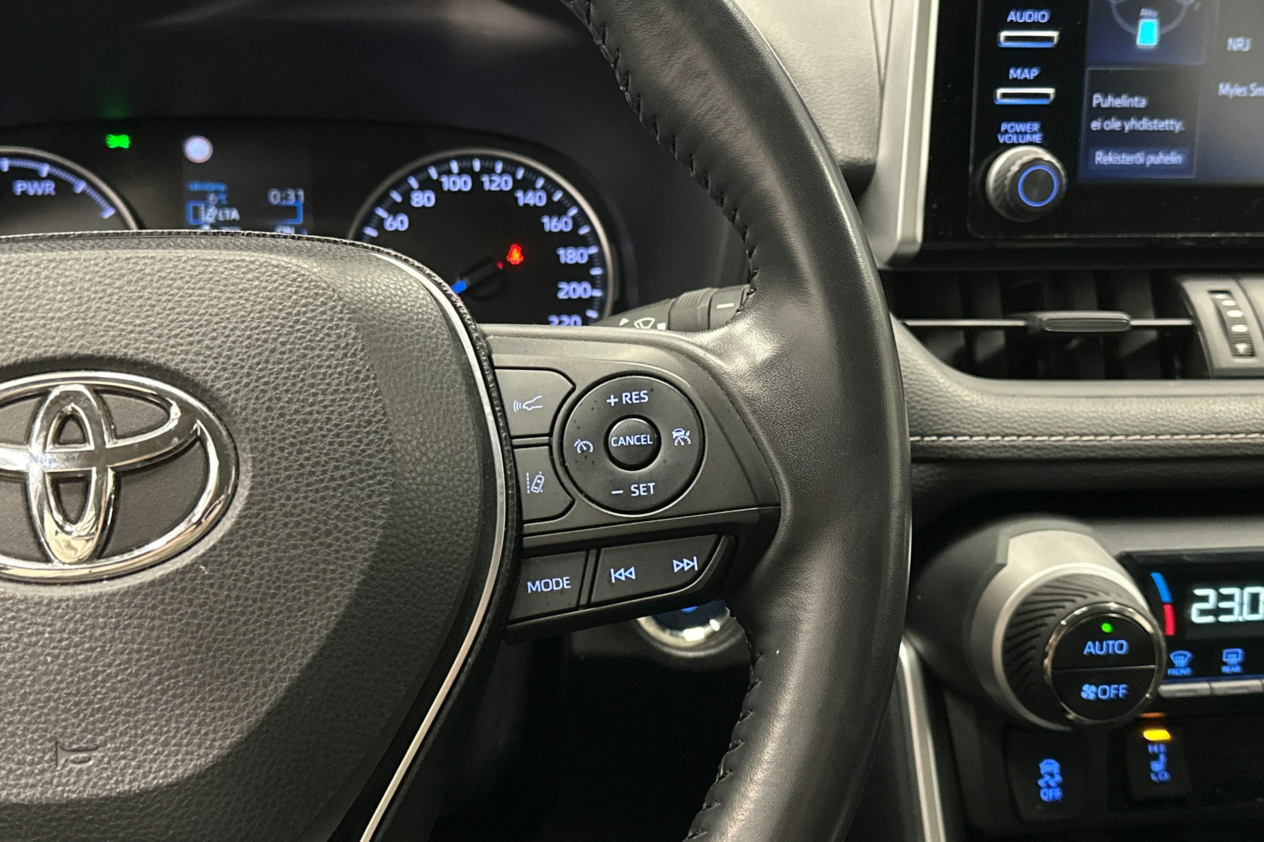 valkoinen Toyota RAV4 2020 kuva 18.