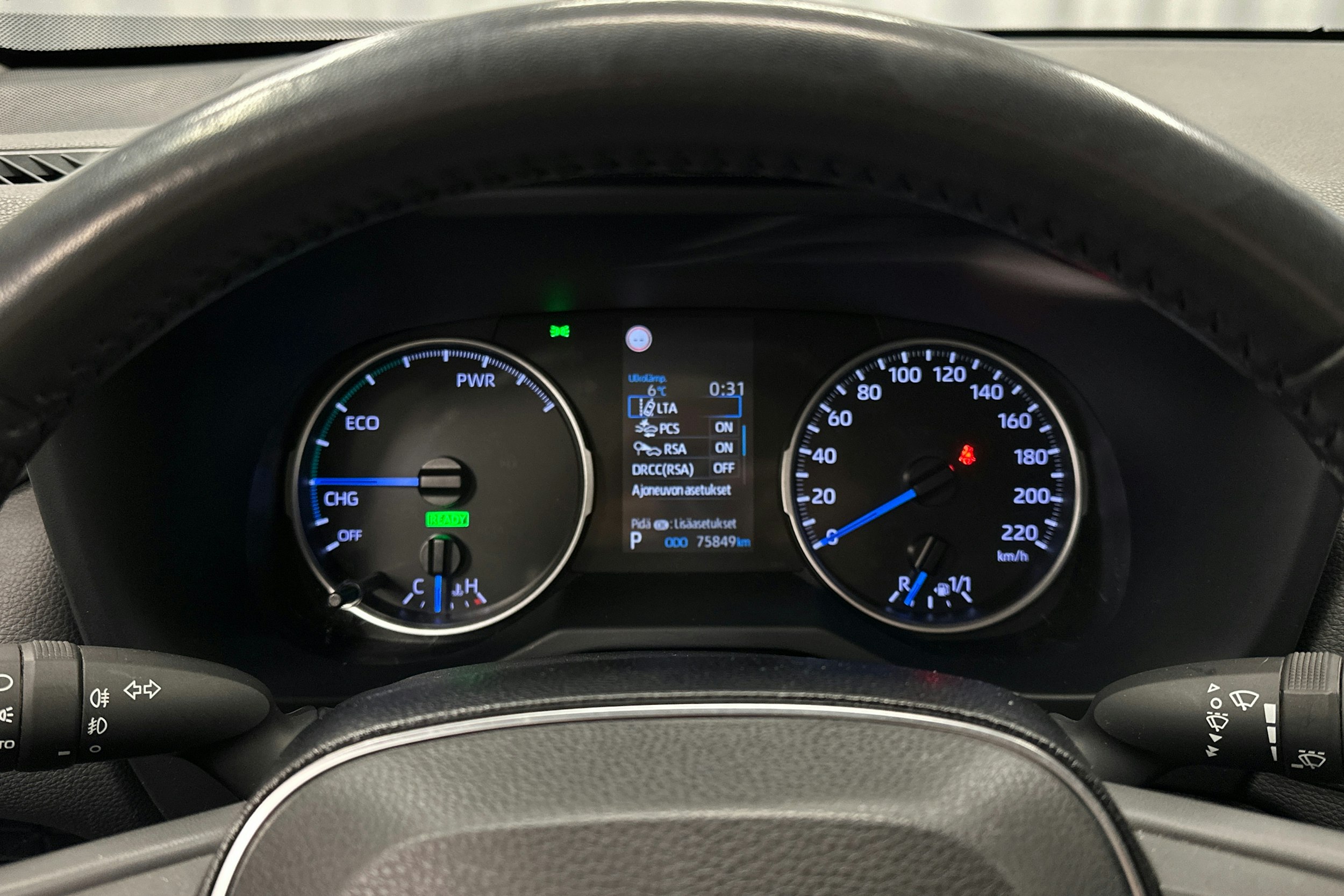 valkoinen Toyota RAV4 2020 kuva 19.