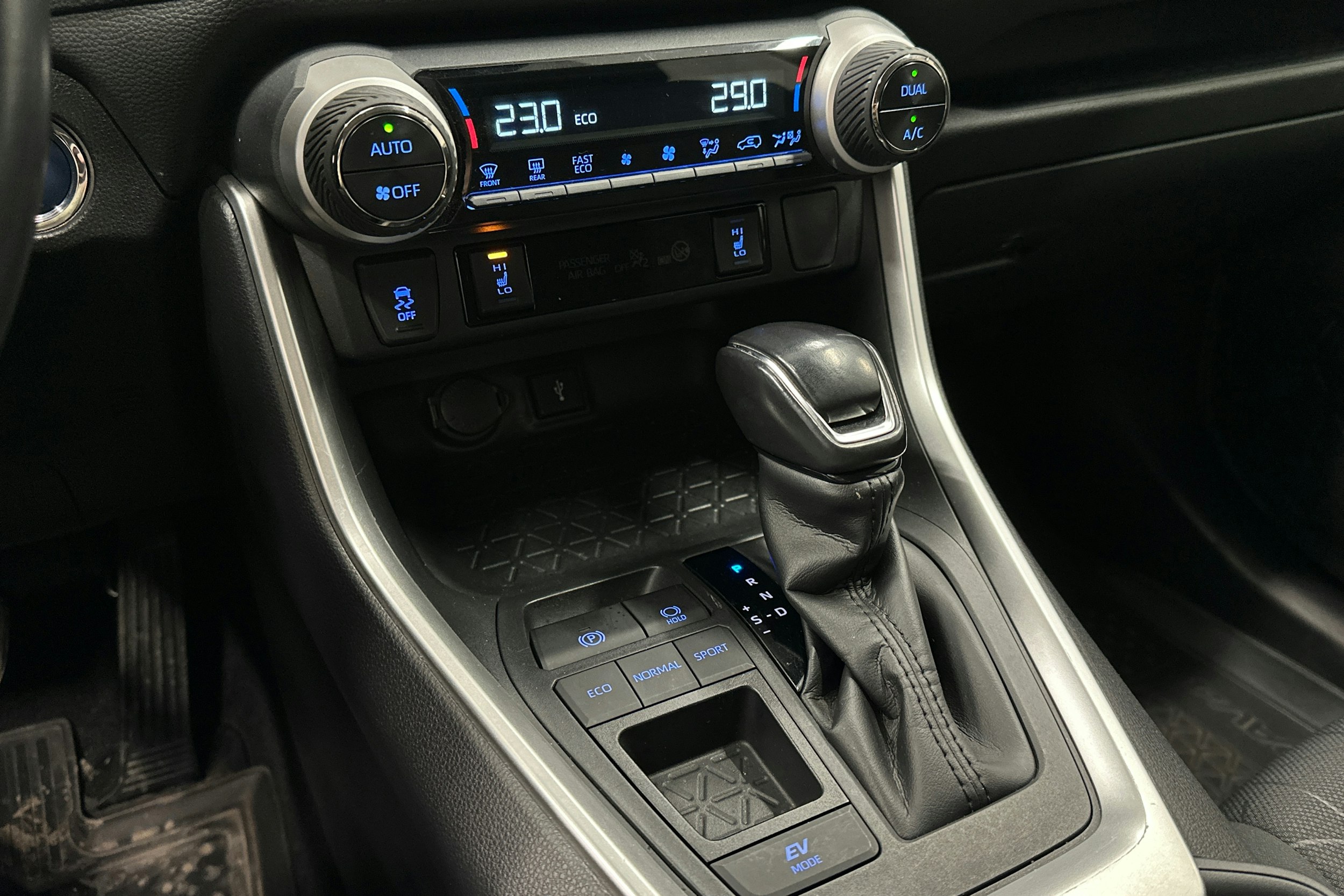 valkoinen Toyota RAV4 2020 kuva 20.