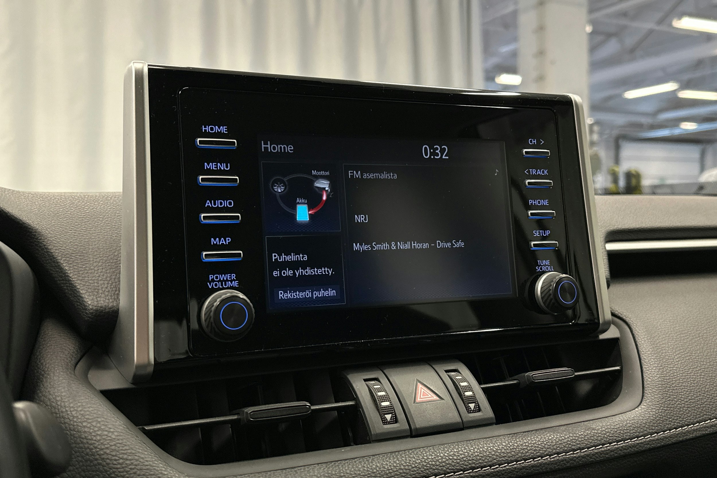 valkoinen Toyota RAV4 2020 kuva 21.