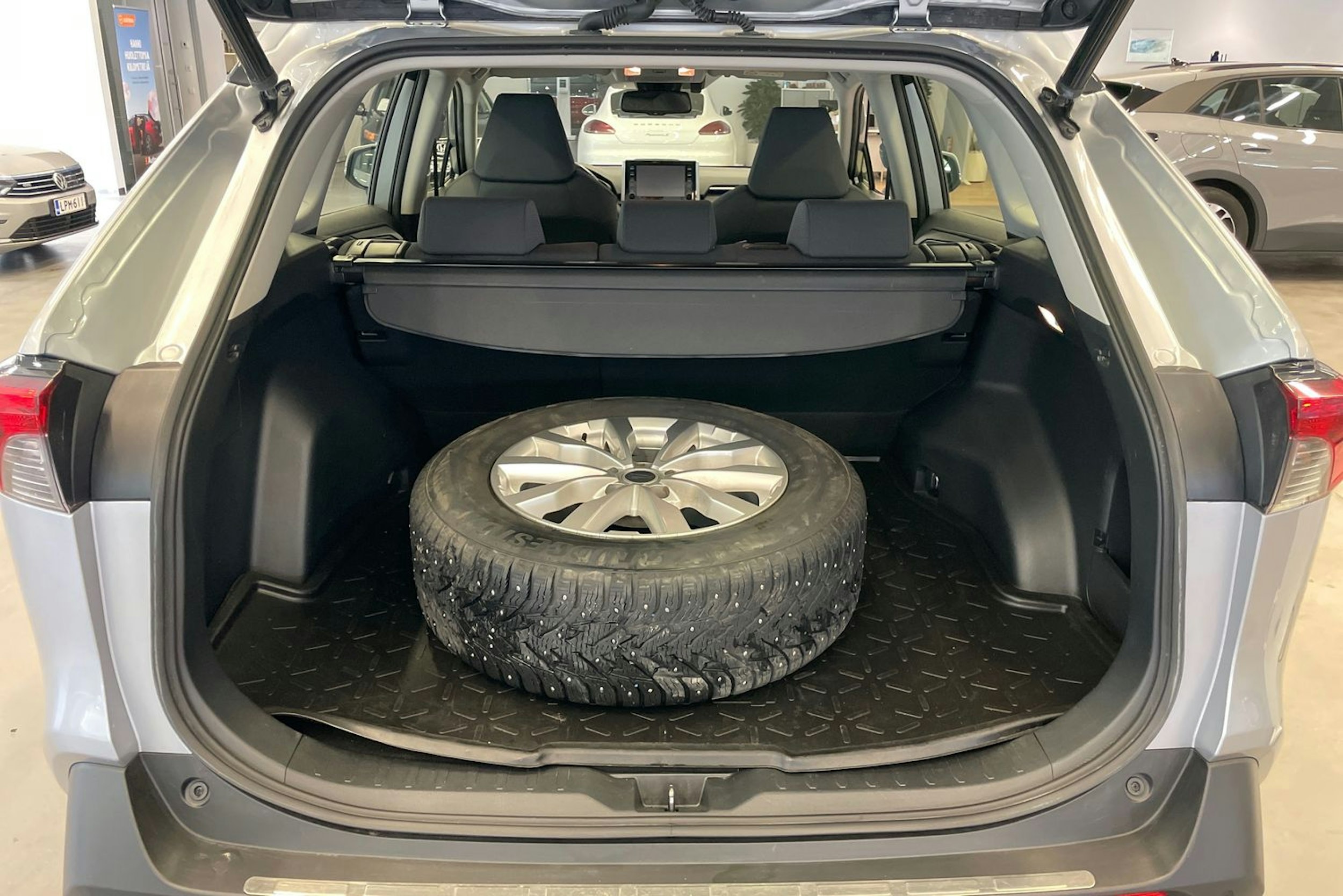Hopea Toyota RAV4 2020 kuva 14.