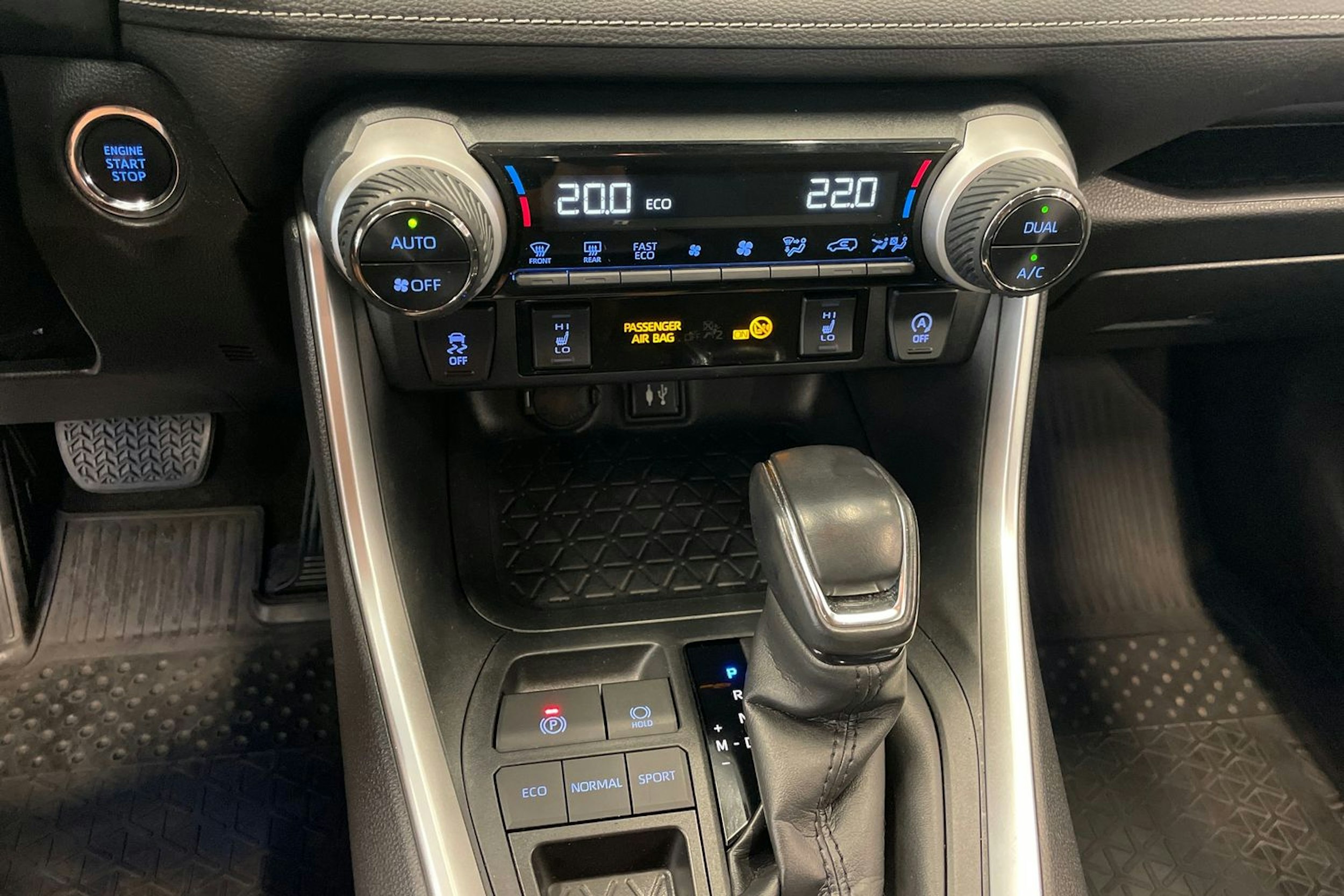 Hopea Toyota RAV4 2020 kuva 19.