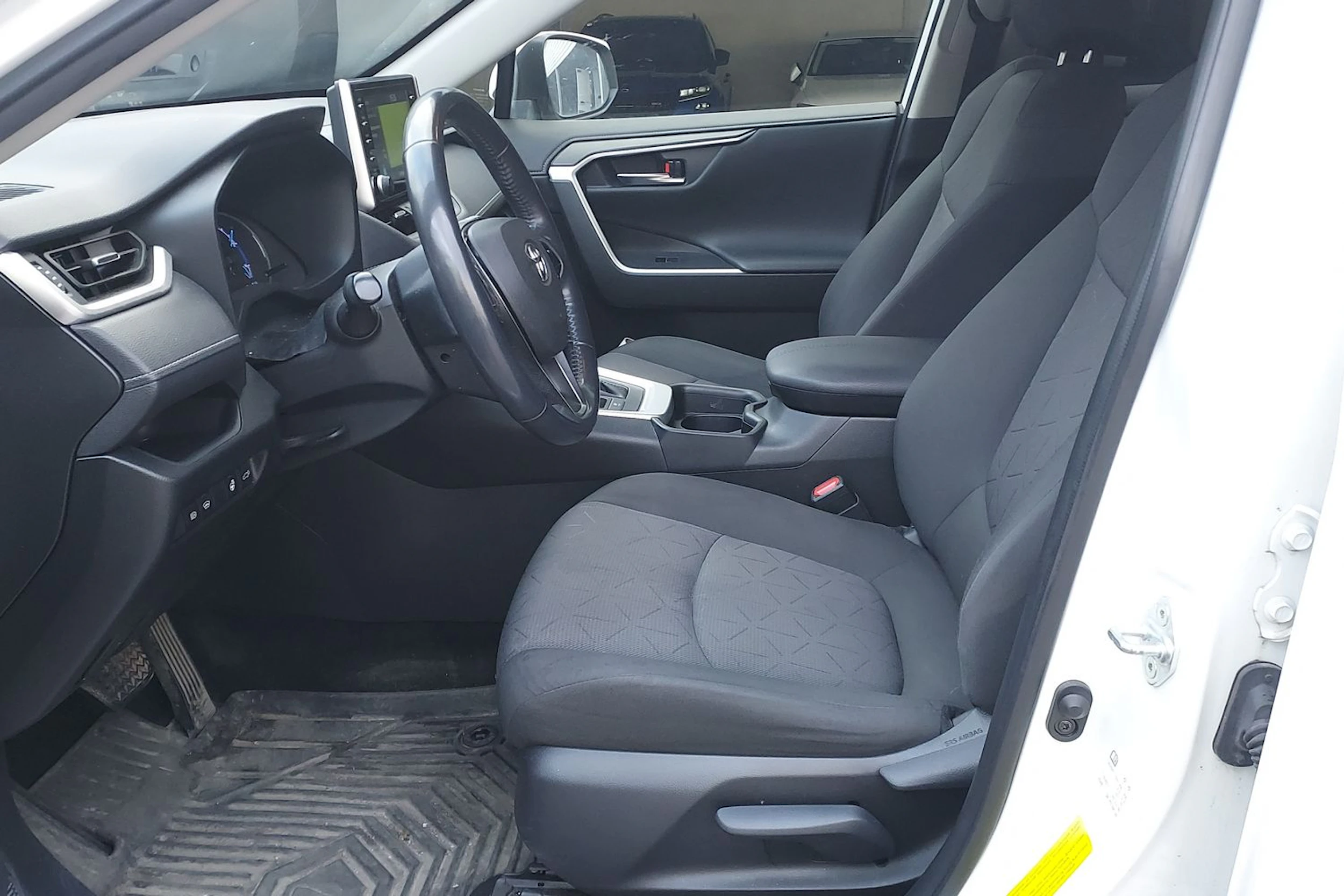 valkoinen Toyota RAV4 2020 kuva 6.