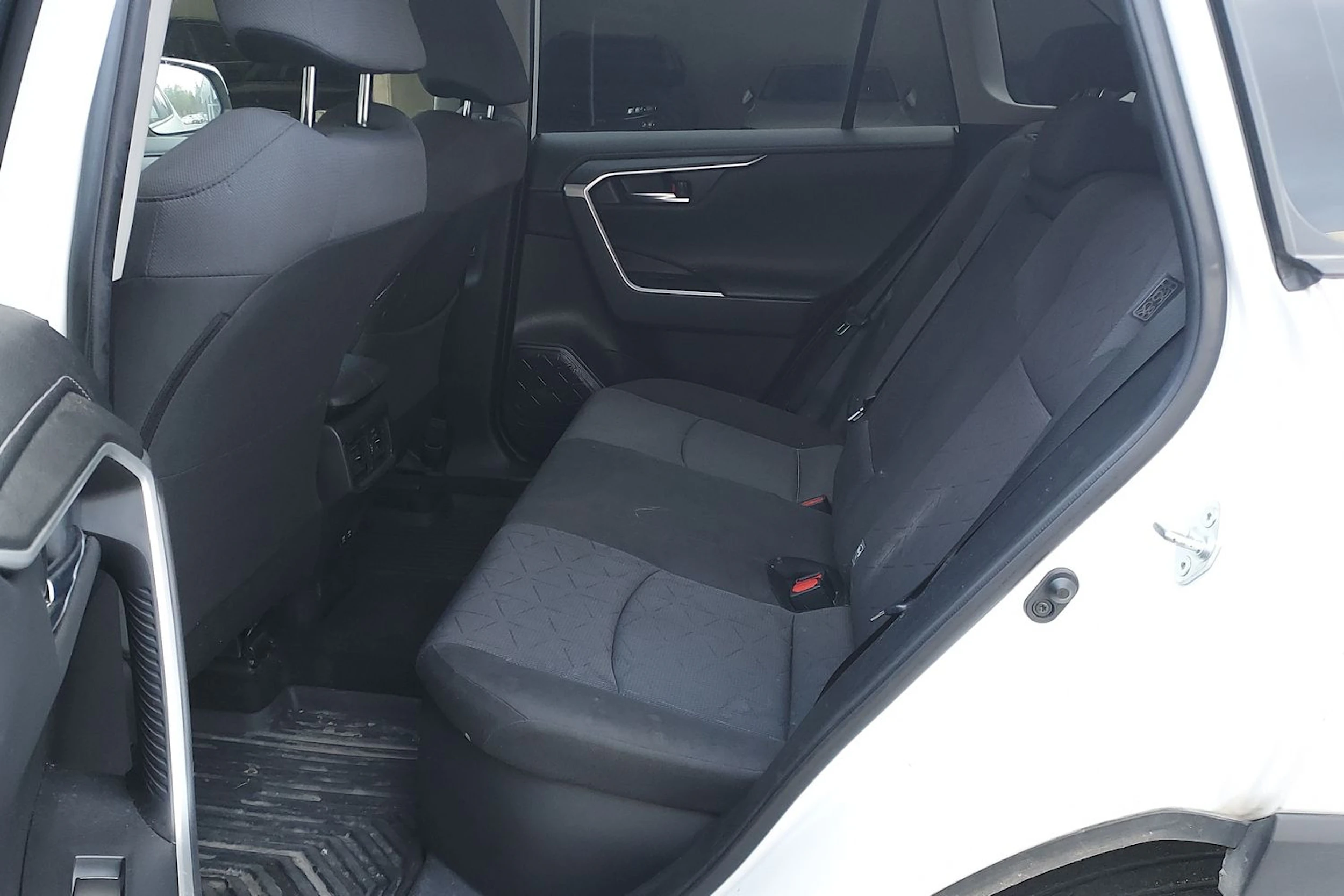 valkoinen Toyota RAV4 2020 kuva 7.