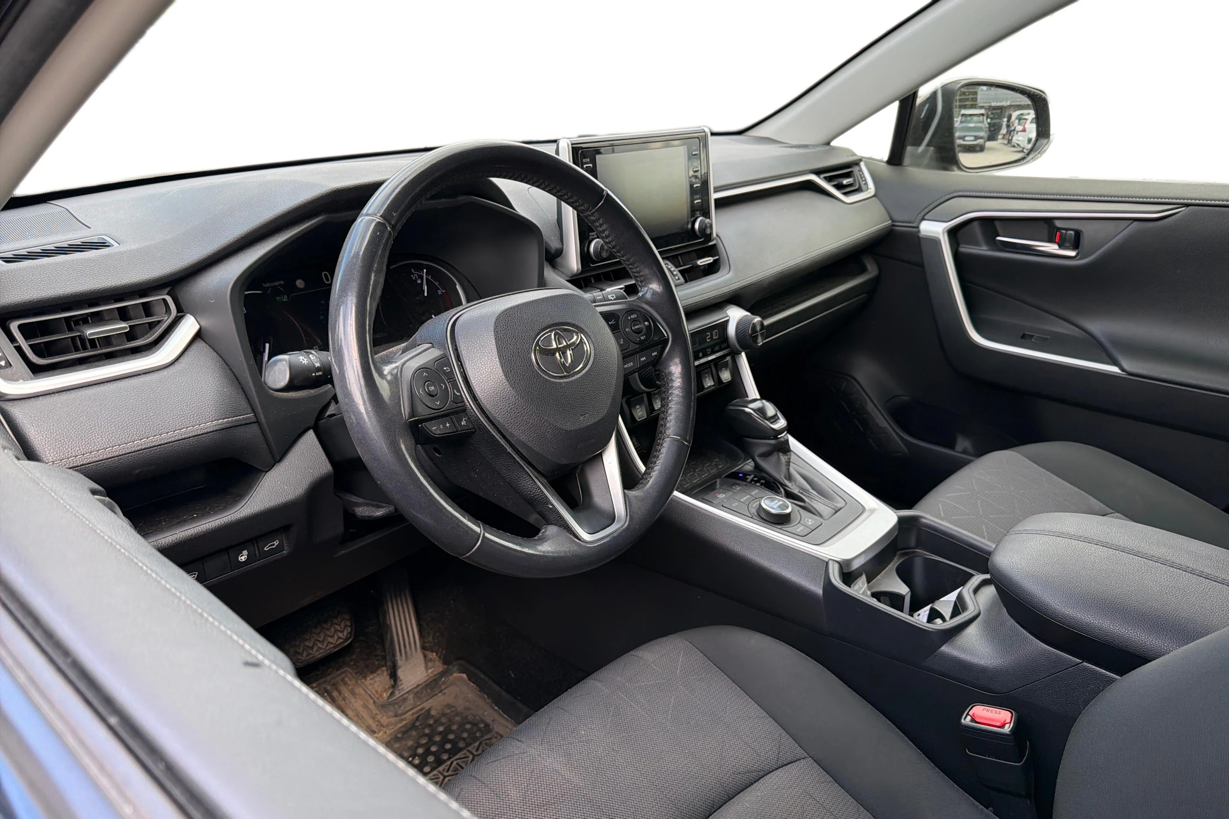 musta Toyota RAV4 2020 kuva 3.