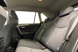 musta Toyota RAV4 2020 kuva 8.