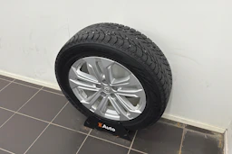 musta Toyota RAV4 2020 kuva 10.