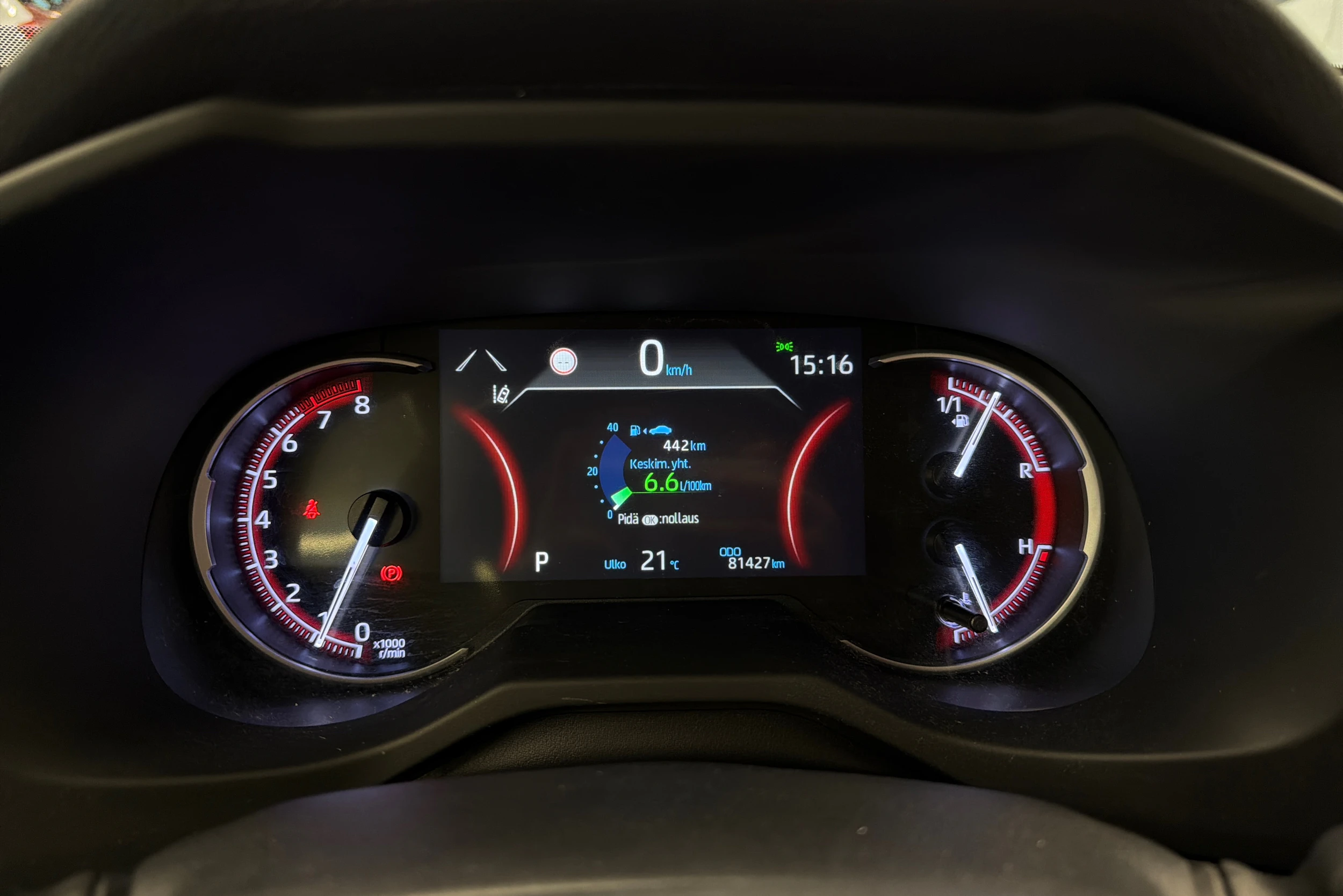 musta Toyota RAV4 2020 kuva 15.