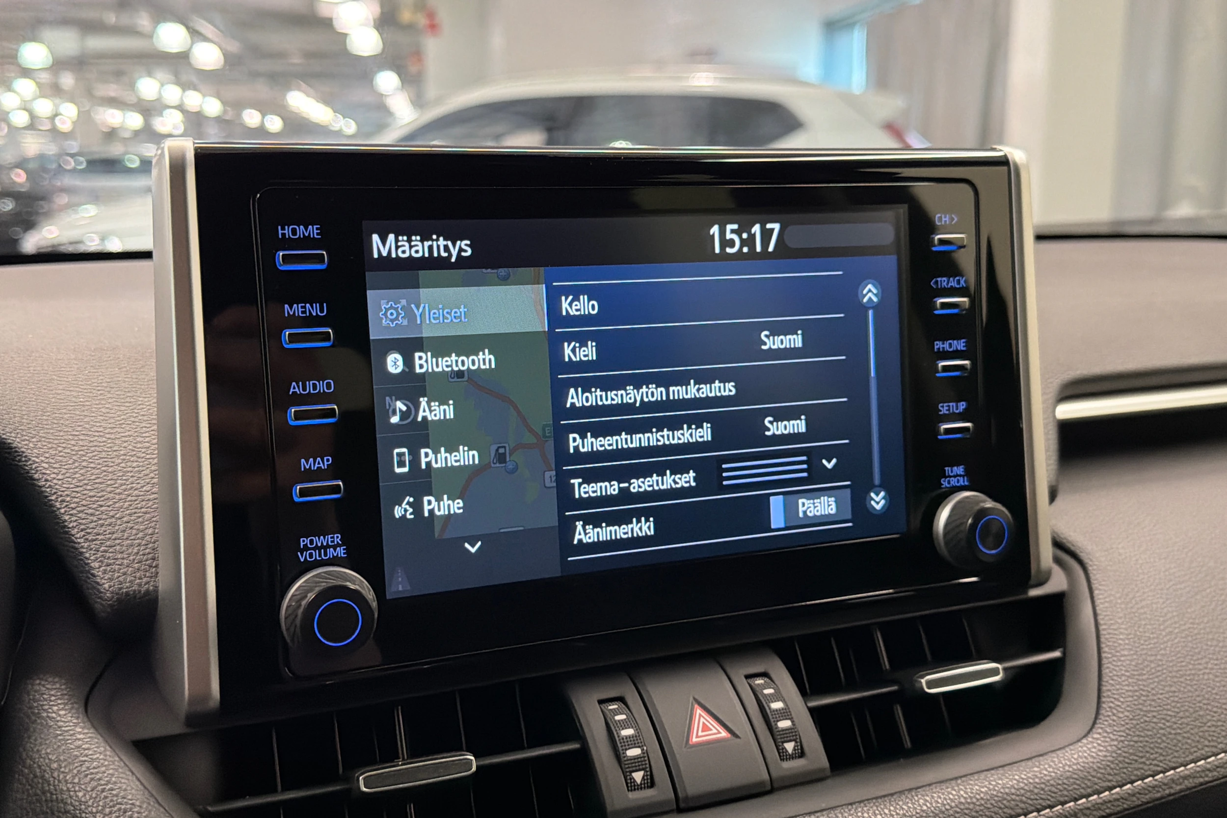 musta Toyota RAV4 2020 kuva 20.