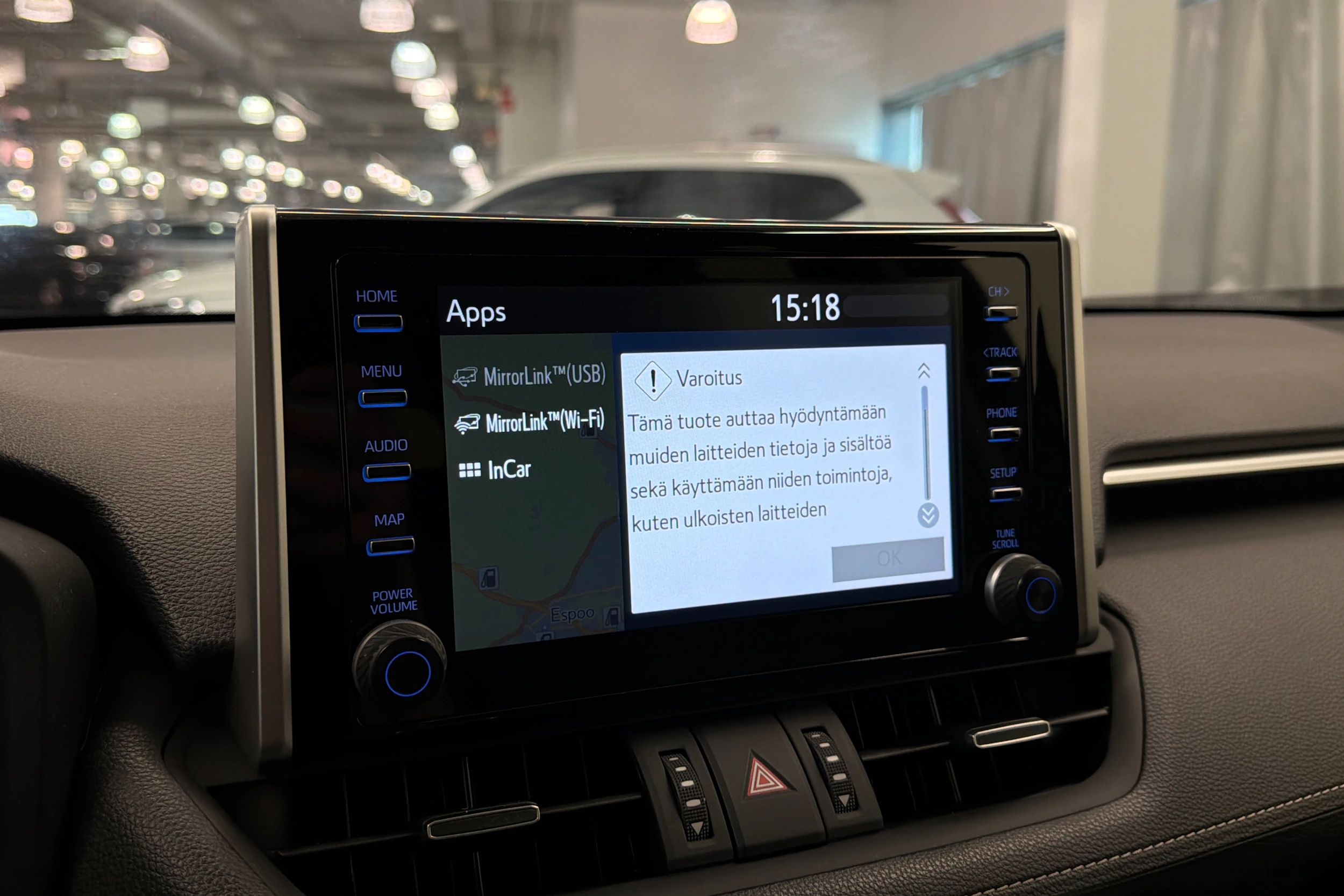 musta Toyota RAV4 2020 kuva 23.