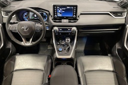 musta Toyota RAV4 2021 kuva 9.