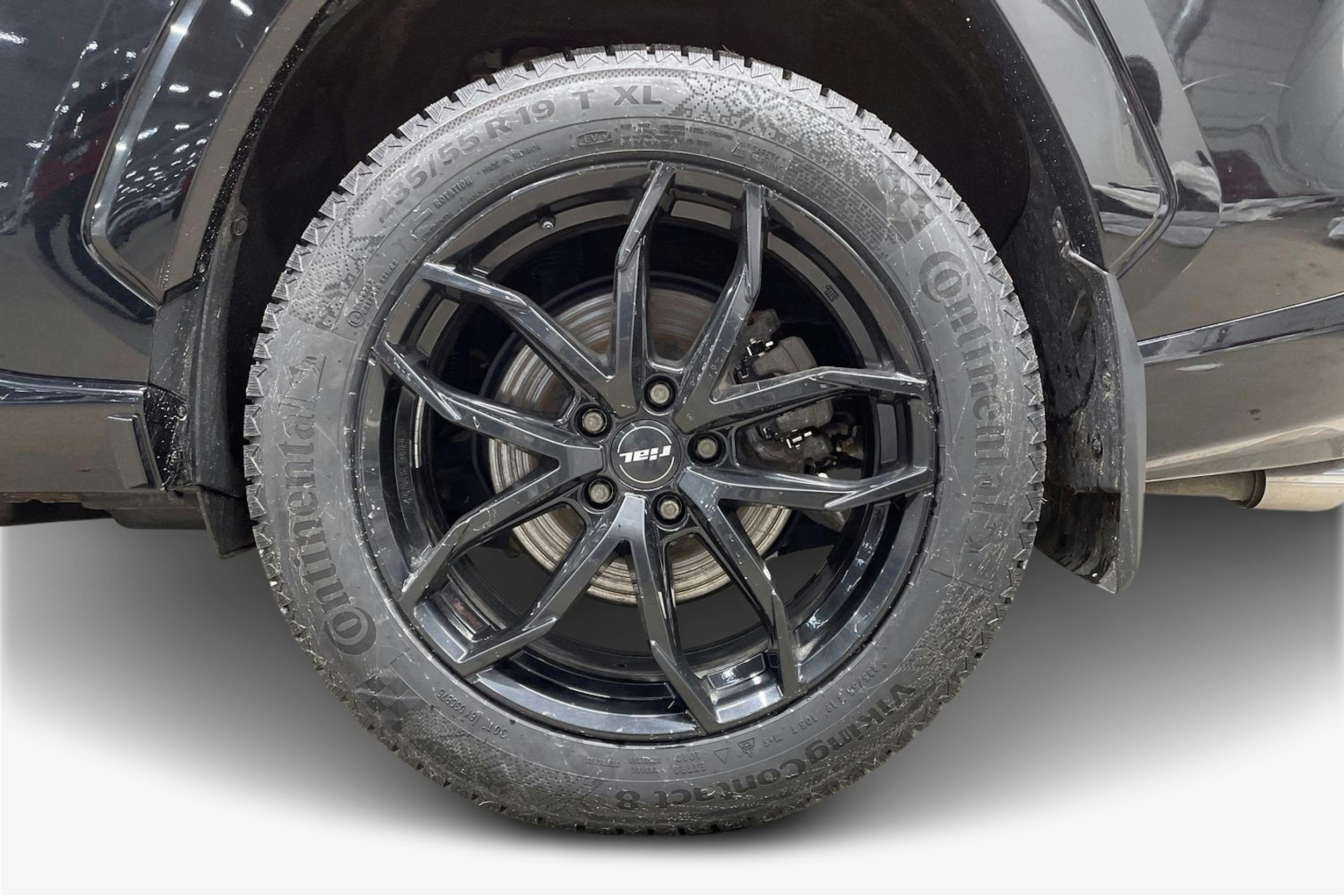 musta Toyota RAV4 2021 kuva 11.