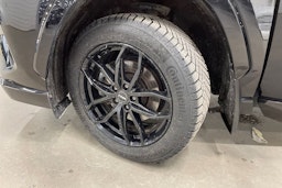 musta Toyota RAV4 2021 kuva 13.