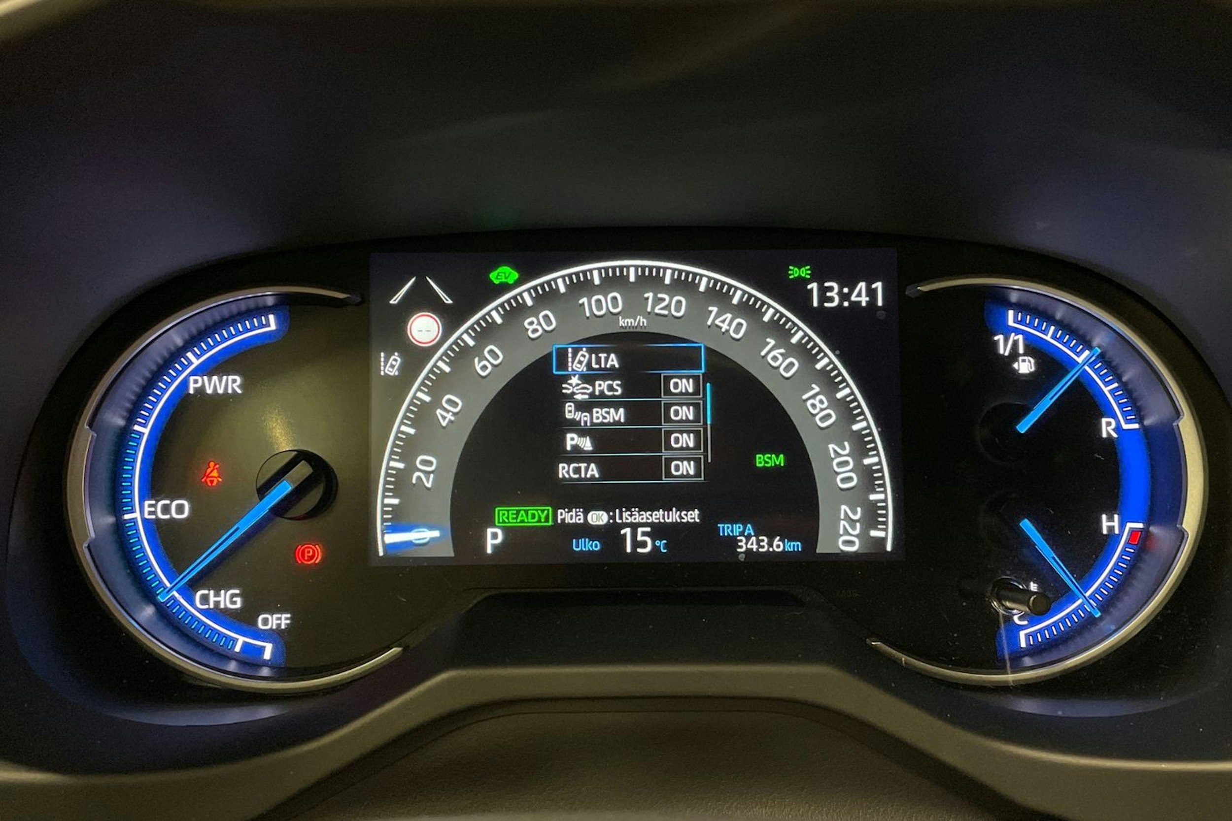 musta Toyota RAV4 2021 kuva 16.