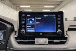 musta Toyota RAV4 2021 kuva 17.