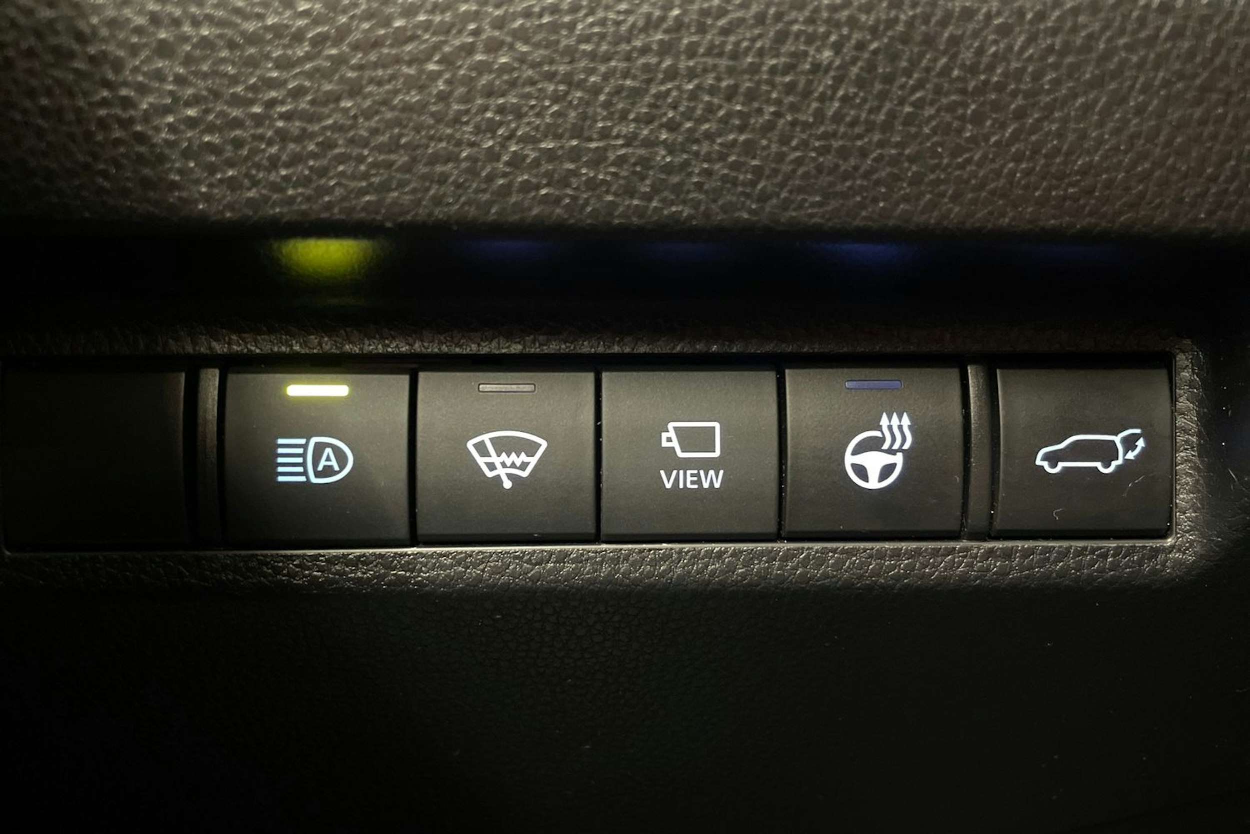 musta Toyota RAV4 2021 kuva 22.