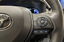 musta Toyota RAV4 2021 kuva 24.