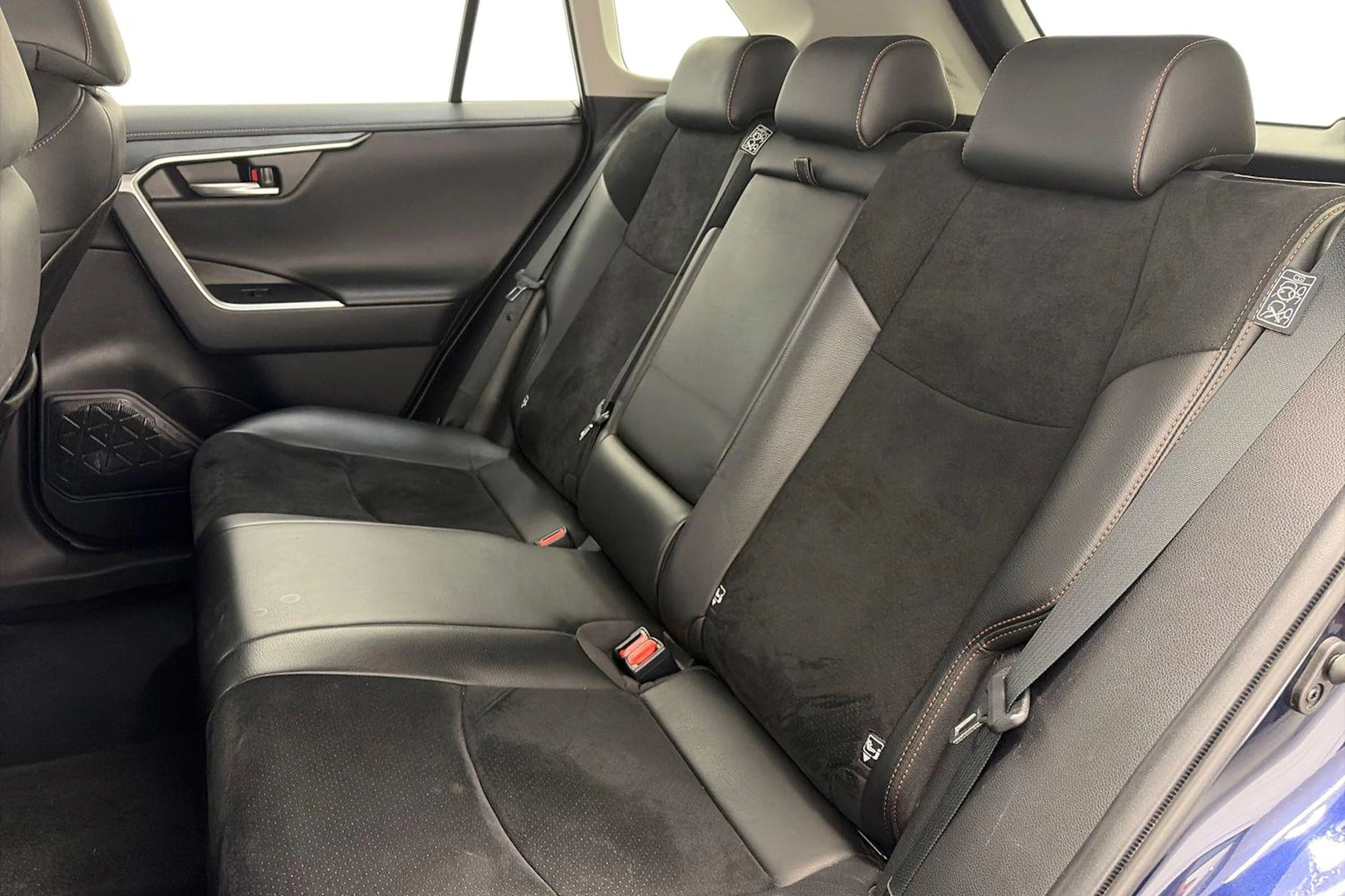 Sininen Toyota RAV4 2020 kuva 8.