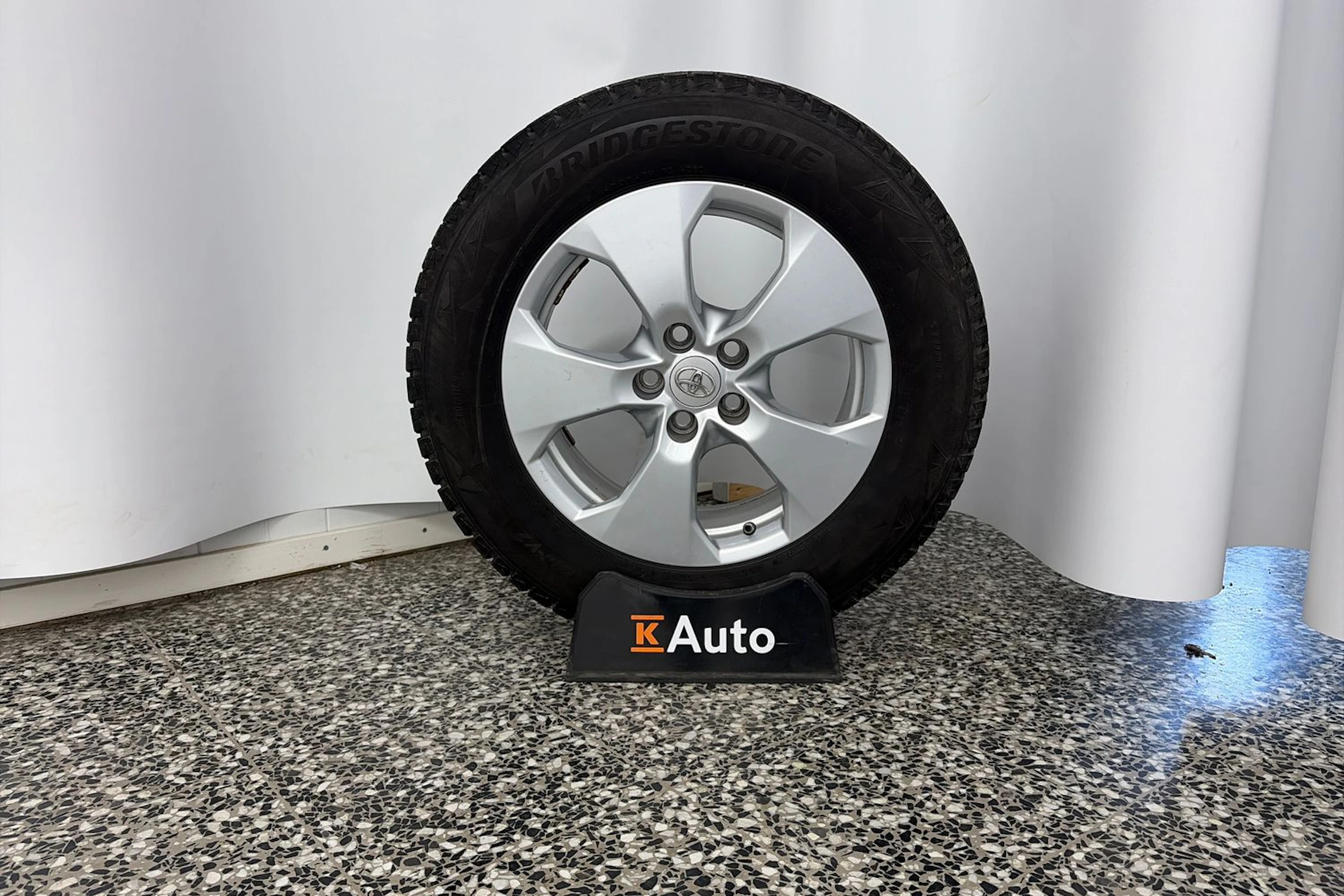 Sininen Toyota RAV4 2020 kuva 10.