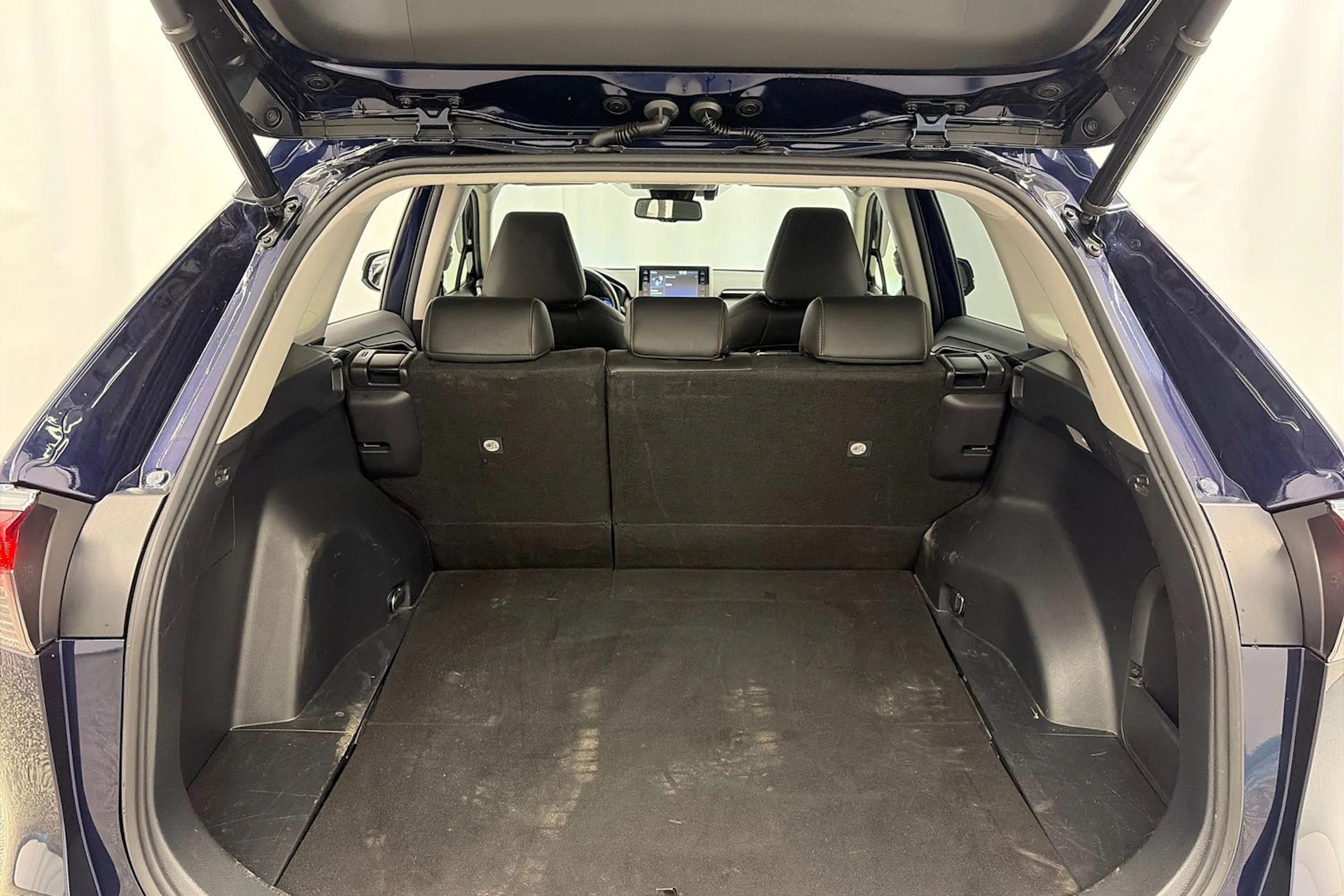 Sininen Toyota RAV4 2020 kuva 11.